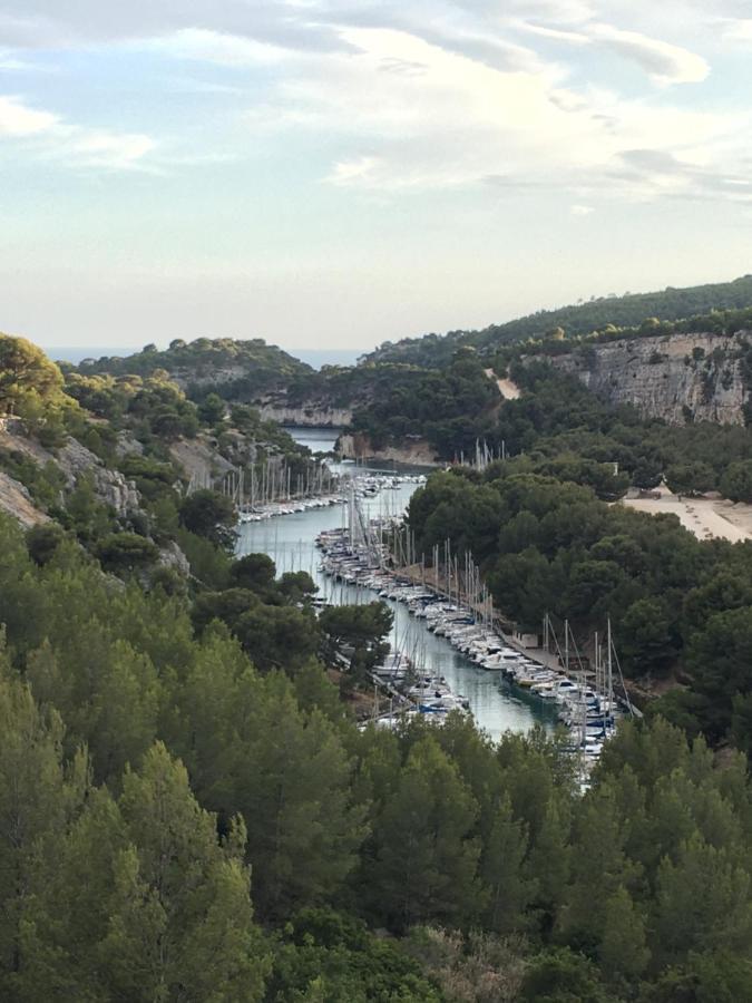 Large Private Garden, Quiet 2-Bedroom Apartment, Air Conditioning, Wifi, Parking Cassis Exterior foto